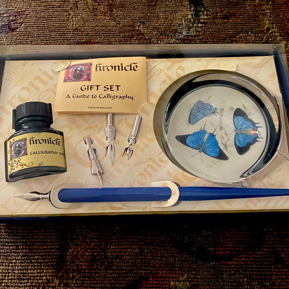 Chronicle A Guide to Calligraphy Gift Set